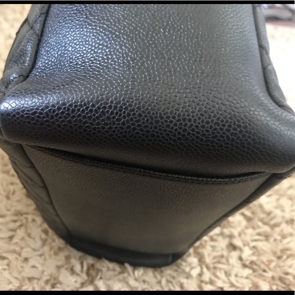 Authentic Chanel Caviar Gold Chain GST - Picture 4 of 13